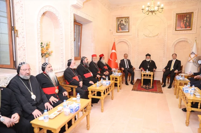 AK Parti'den Mardin'e Önemli Ziyaret: Sırakaya'dan İlişkileri Güçlendiren Adım
