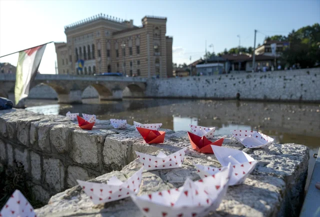Bosna Hersek'te Duygusal Anlar: Kağıttan Gemilerle Filistin'e Destek