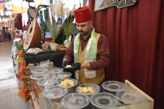 Kerkük'ün Tarihi Çarşısında Mevlid Kandili Coşkusu