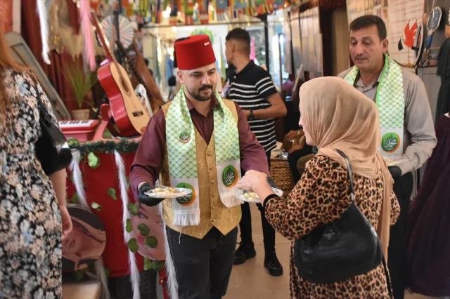 Kerkük'ün Tarihi Çarşısında Mevlid Kandili Coşkusu