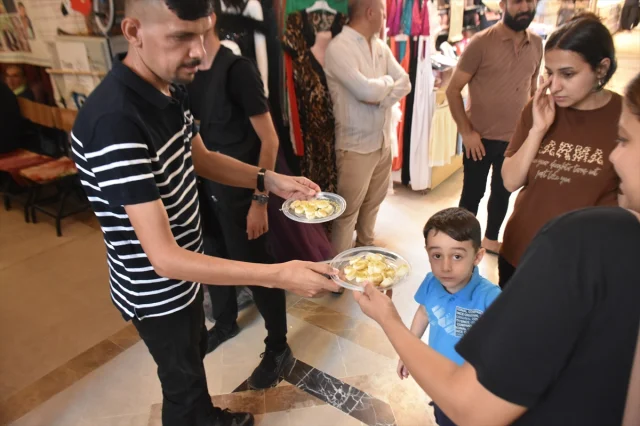 Kerkük'ün Tarihi Çarşısında Mevlid Kandili Coşkusu