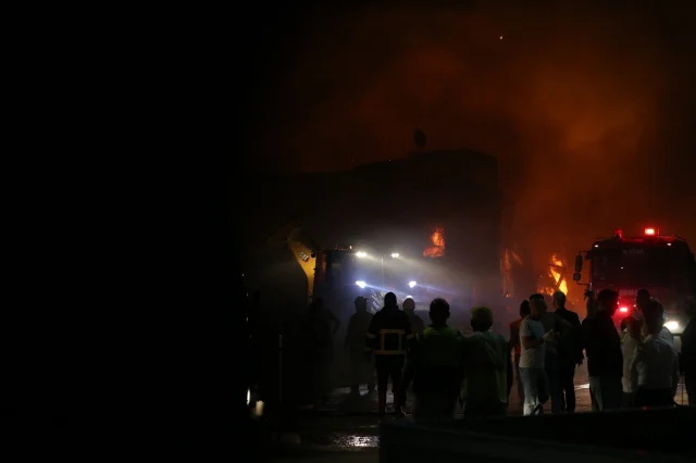Niğde'de Büyük Fabrika Yangını: Facia Son Anda Önledi