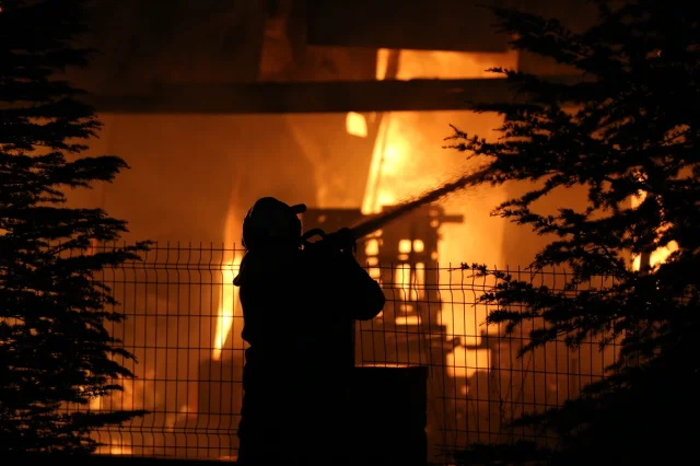 Niğde'de Büyük Fabrika Yangını: Facia Son Anda Önledi