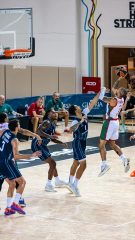 Antalya'da Heyecan Dolu Basketbol Gecesi: Türk Telekom, Lokomotiv Kuban'a Boyun Eğdi
