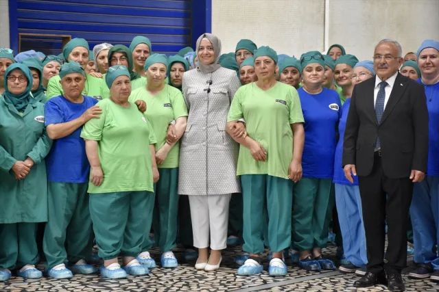TÜGVA Buluşmasında Fatma Betül Sayan Kaya'dan Gençliğe Umut Dolu Mesajlar