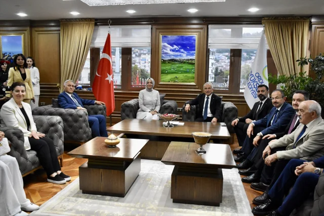 TÜGVA Buluşmasında Fatma Betül Sayan Kaya'dan Gençliğe Umut Dolu Mesajlar