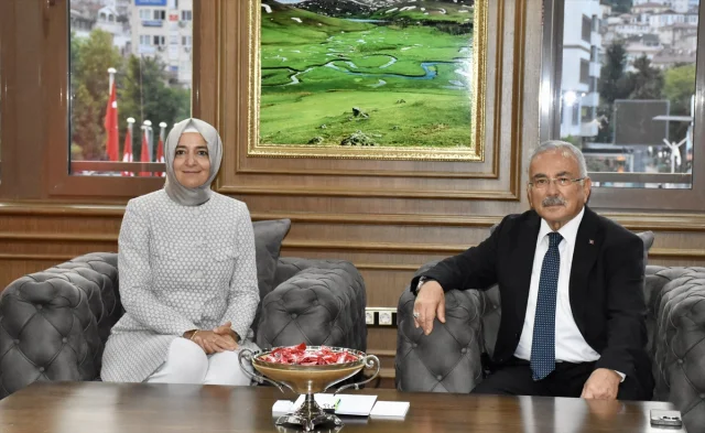 TÜGVA Buluşmasında Fatma Betül Sayan Kaya'dan Gençliğe Umut Dolu Mesajlar