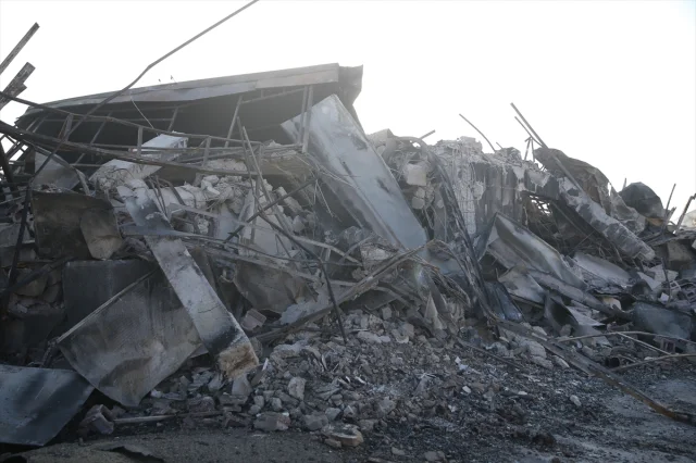 Niğde'de Fabrika Yangını Korkuttu: 10 Saat Süren Mücadele