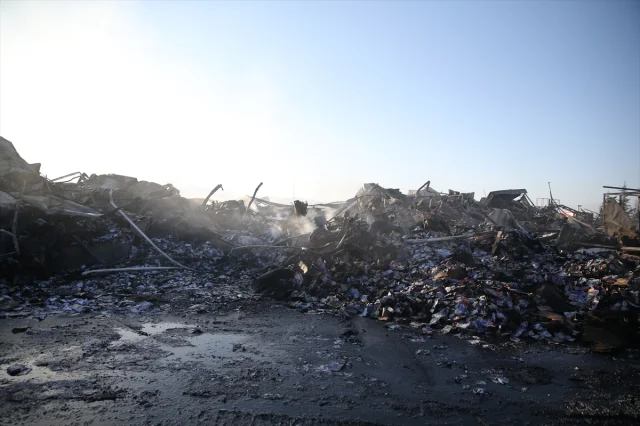 Niğde'de Fabrika Yangını Korkuttu: 10 Saat Süren Mücadele