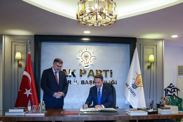 Enerji Bakanı Bayraktar'dan İzmir'de Önemli Görüşmeler