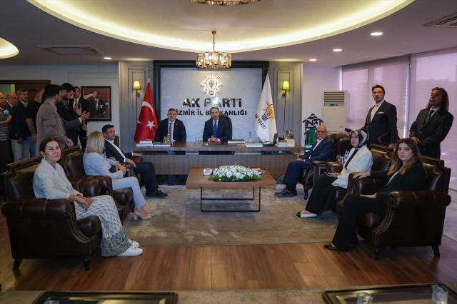 Enerji Bakanı Bayraktar'dan İzmir'de Önemli Görüşmeler