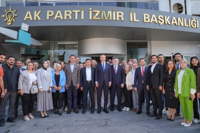 Enerji Bakanı Bayraktar'dan İzmir'de Önemli Görüşmeler