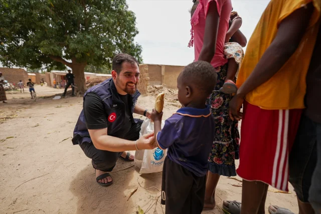 Umut Yolcuları Derneğinin Mali'deki Yardımlarıyla İnsanlık D...