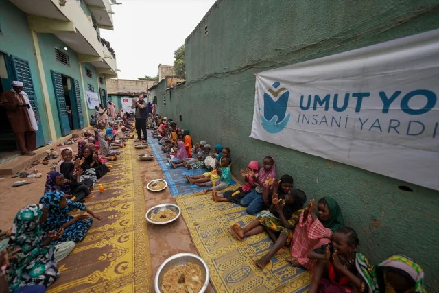 Umut Yolcuları Derneğinin Mali'deki Yardımlarıyla İnsanlık Dersi