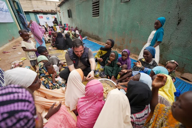 Umut Yolcuları Derneğinin Mali'deki Yardımlarıyla İnsanlık Dersi