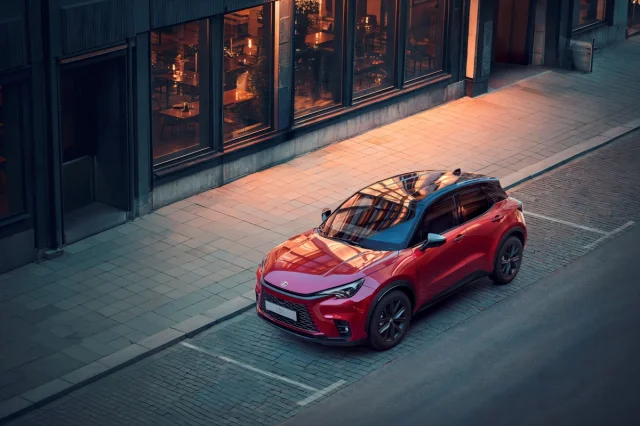 Lexus LBX'in Vibrant Edition Sürprizi Otomobil Dünyasını Sar...