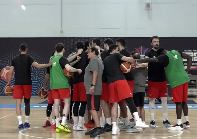 A Milli Basketbol Takımı İsveç Karşısında Zafer Peşinde