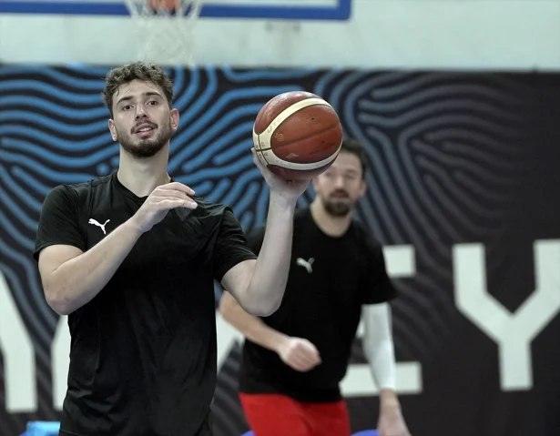 A Milli Basketbol Takımı İsveç Karşısında Zafer Peşinde