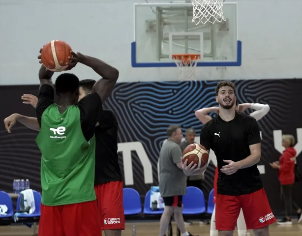 A Milli Basketbol Takımı İsveç Karşısında Zafer Peşinde