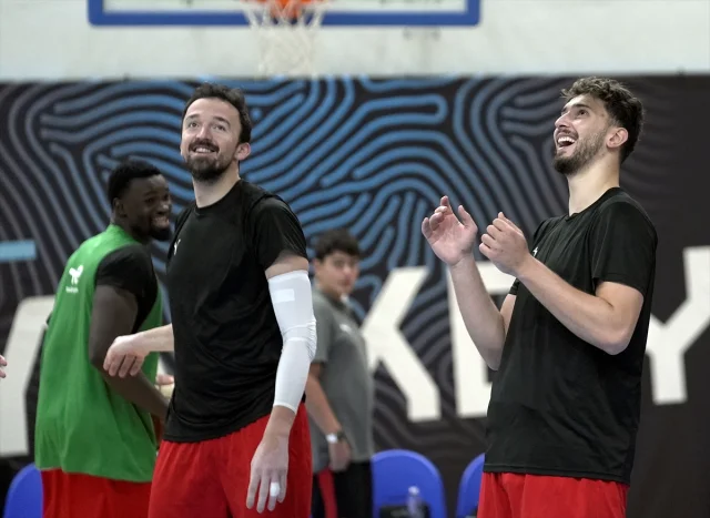 A Milli Basketbol Takımı İsveç Karşısında Zafer Peşinde