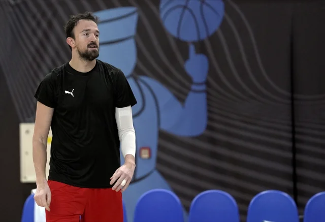 A Milli Basketbol Takımı İsveç Karşısında Zafer Peşinde