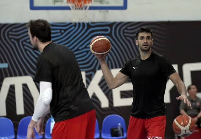 A Milli Basketbol Takımı İsveç Karşısında Zafer Peşinde