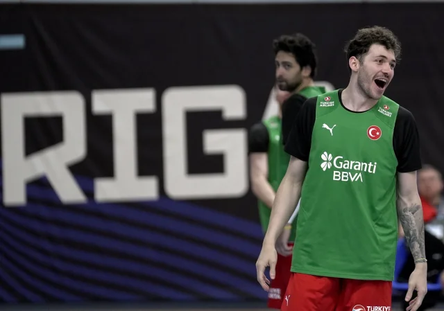 A Milli Basketbol Takımı İsveç Karşısında Zafer Peşinde