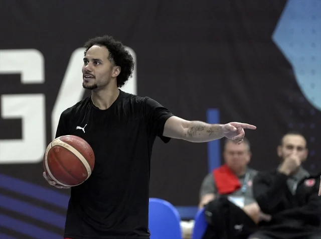 A Milli Basketbol Takımı İsveç Karşısında Zafer Peşinde