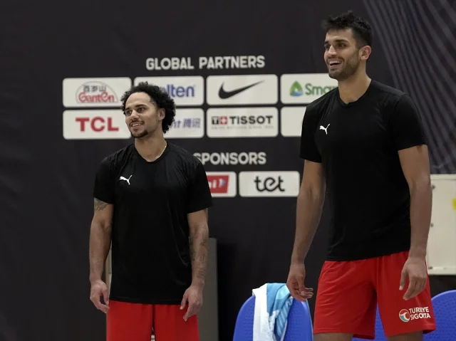 A Milli Basketbol Takımı İsveç Karşısında Zafer Peşinde