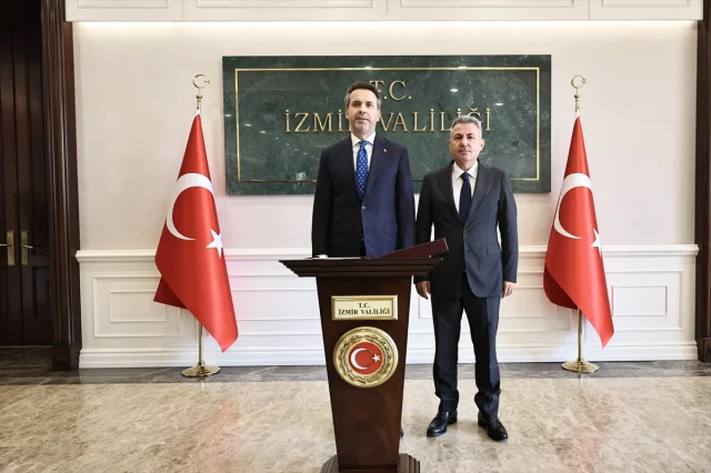 Enerji Bakanı Bayraktar'dan İzmir'de Önemli Görüşmeler