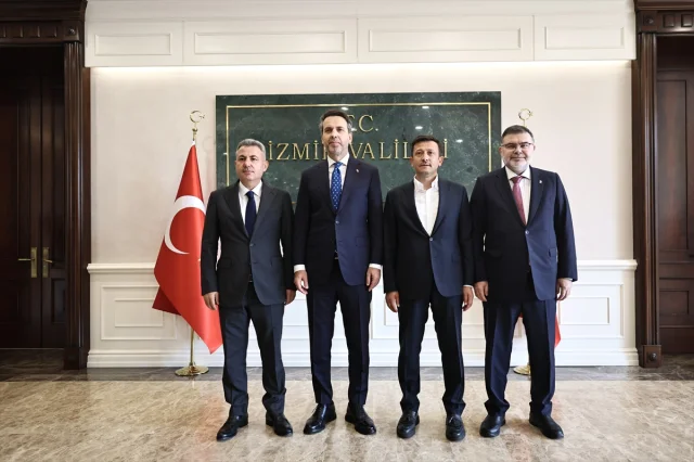Enerji Bakanı Bayraktar'dan İzmir'de Önemli Görüşmeler