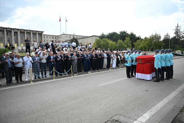 Eski Bakan Abdulkerim Doğru'nun Ardından Meclis'te Gözyaşları