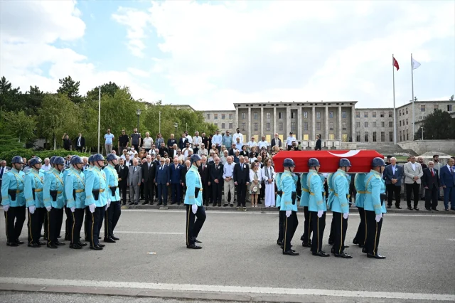 Eski Bakan Abdulkerim Doğru'nun Ardından Meclis'te Gözyaşları