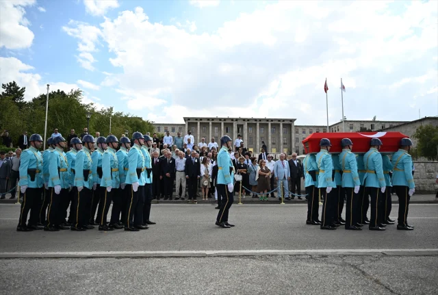Eski Bakan Abdulkerim Doğru'nun Ardından Meclis'te Gözyaşları