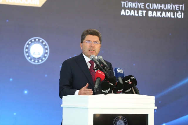 Adalet Bakanı Tunç Hakkari'de Ülkenin Geleceğine Dair Önemli Mesajlar Verdi