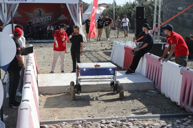 TEKNOFEST'te Heyecan Dolu Anlar: İnsansız Kara Araçları Şovu Başladı