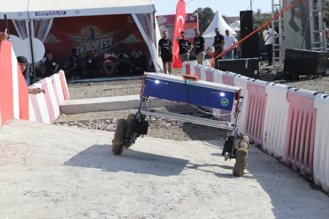 TEKNOFEST'te Heyecan Dolu Anlar: İnsansız Kara Araçları Şovu Başladı