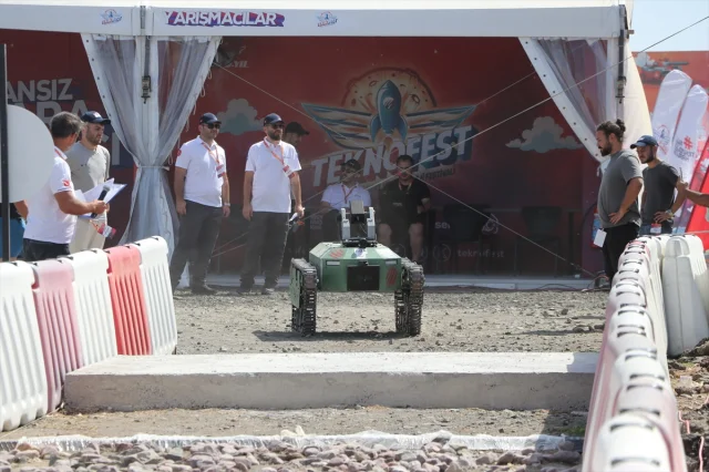 TEKNOFEST'te Heyecan Dolu Anlar: İnsansız Kara Araçları Şovu Başladı