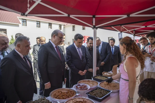Tunceli'de Anadolu Şenliği Nefes Kesti: Kültür Sanatla Dolup Taşıyor