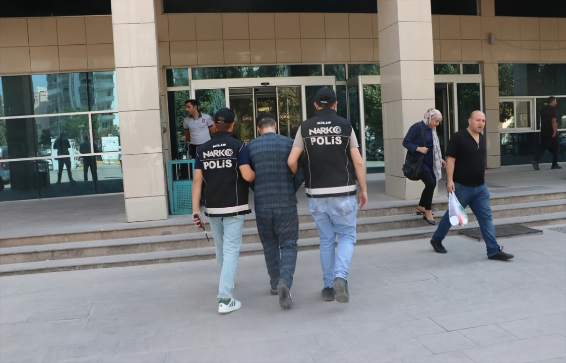 Kilis’te Şok Operasyon: Araçta 215 Bin Sentetik Hap Bulundu