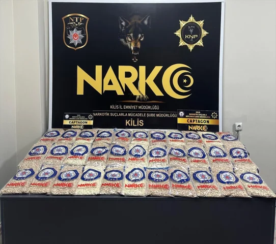 Kilis’te Şok Operasyon: Araçta 215 Bin Sentetik Hap Bulundu