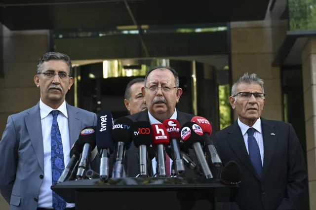 YSK'dan CHP Kongrelerine 'Devam' Kararı: Detaylar ve Gelişmeler