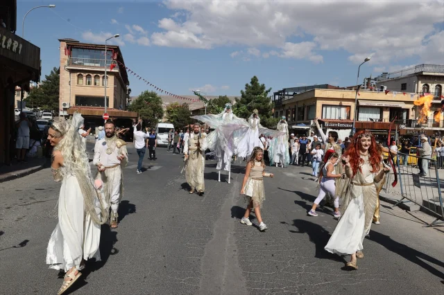 Ürgüp'te Renkli Anlar: 53. Bağ Bozumu Festivali Coşku Dolu Geçti