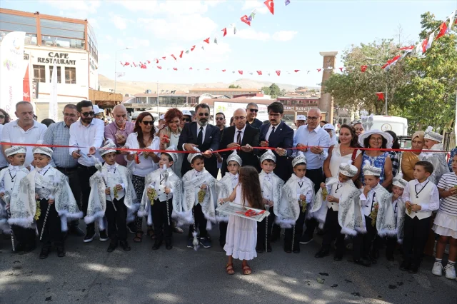 Ürgüp'te Renkli Anlar: 53. Bağ Bozumu Festivali Coşku Dolu Geçti
