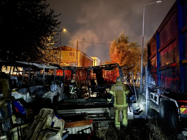 Bursa'daki Yangın Korkuttu: Karavandan Kamyona Sıçradı