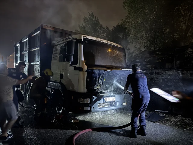 Bursa'daki Yangın Korkuttu: Karavandan Kamyona Sıçradı