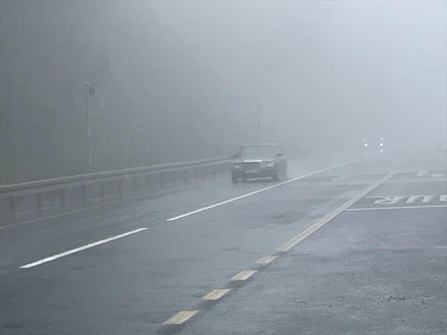 Bolu Dağı'nda Şiddetli Sağanak ve Sis Uyarısı: Sürücüler Dikkat