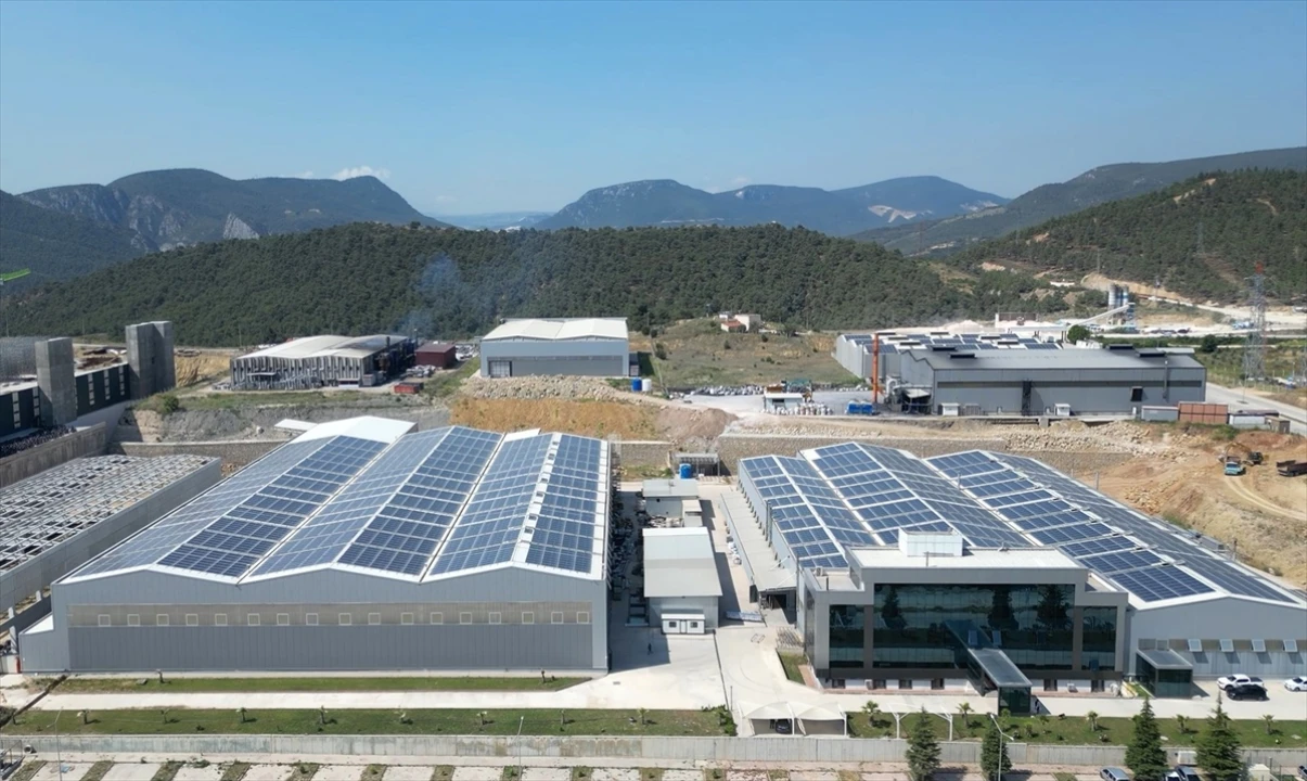 Katlanabilir Konteyner Projesi: Vefat Eden Babalarının Hayalini Gerçekleştirdiler