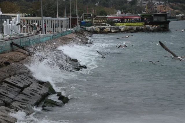 Marmara'nın Sert Poyrazı Ulaşımı Felç Etti