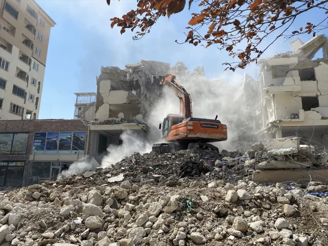Kahramanmaraş'ta Yıkım Devam Ediyor: Tehlike Altında Ne Kadar Yapı Var?